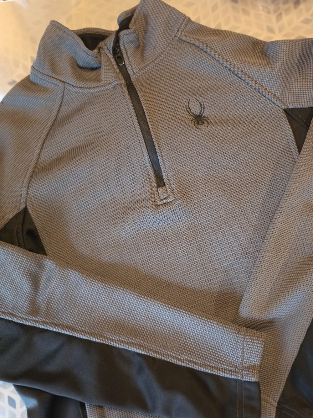 🛶●Spyder Men's Gray Quarter-Zip Performance Sweater